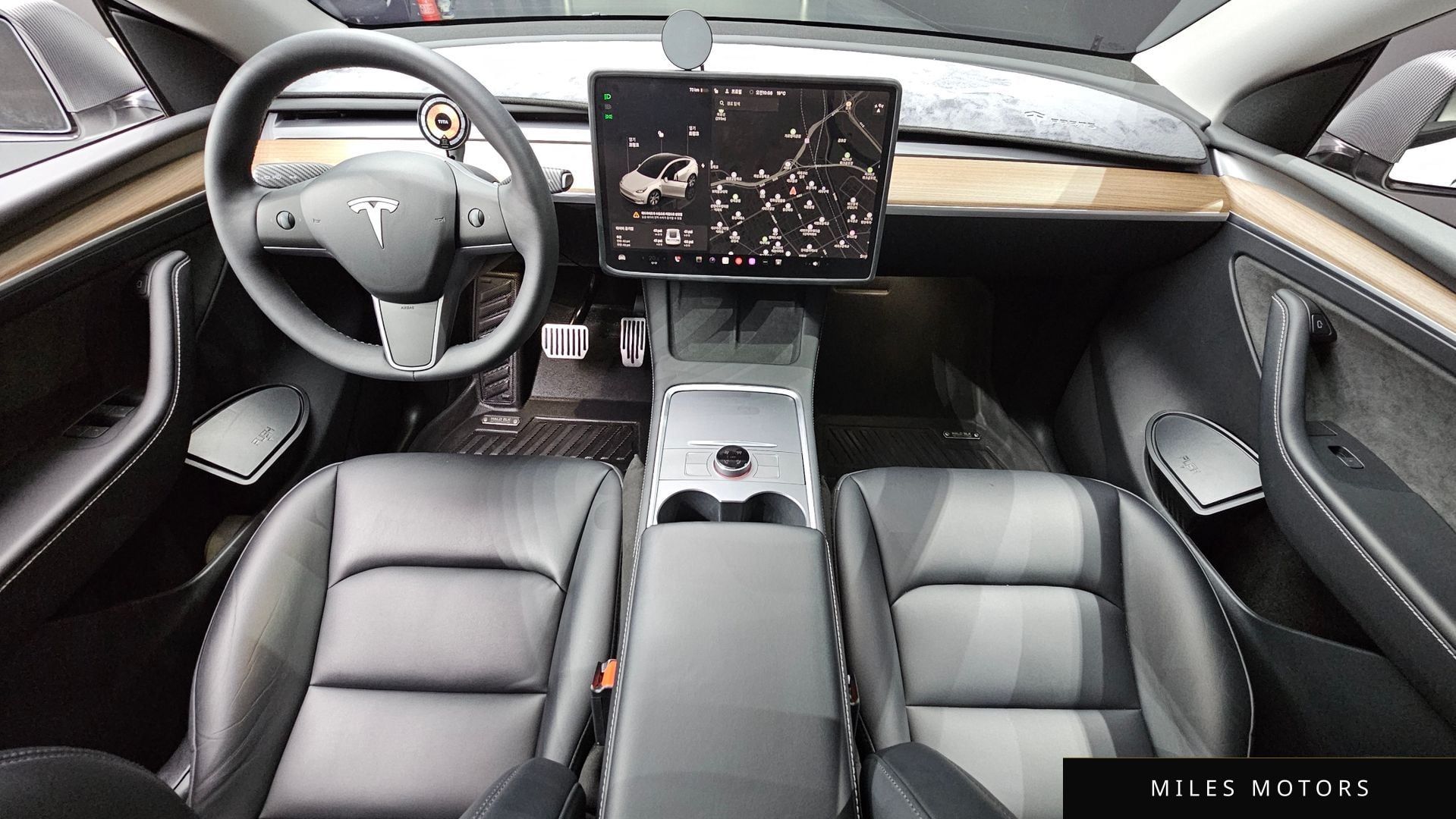 Tesla Model Y 2024 — миниатюра 10