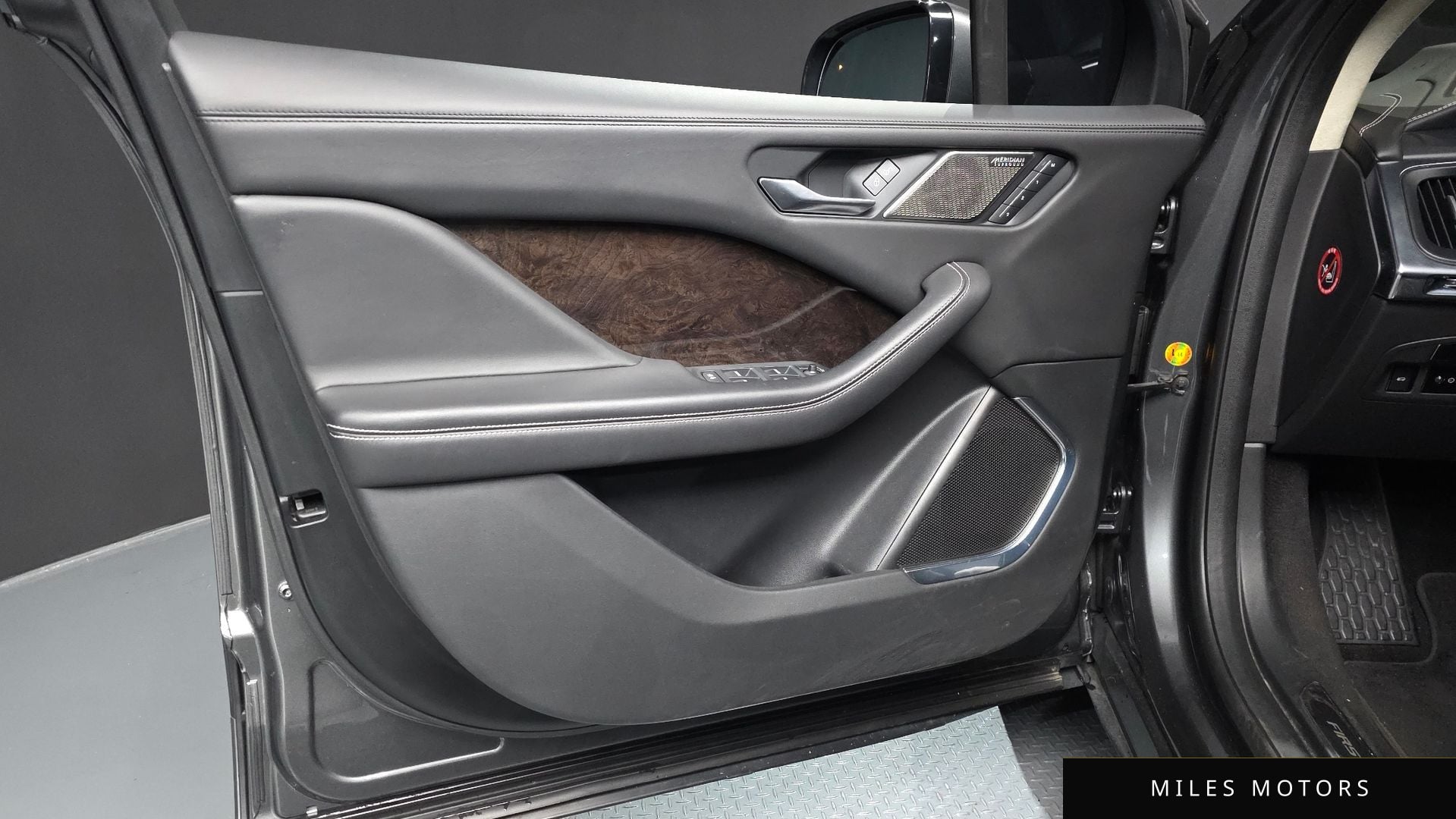 Jaguar I-PACE 2019 — миниатюра 14