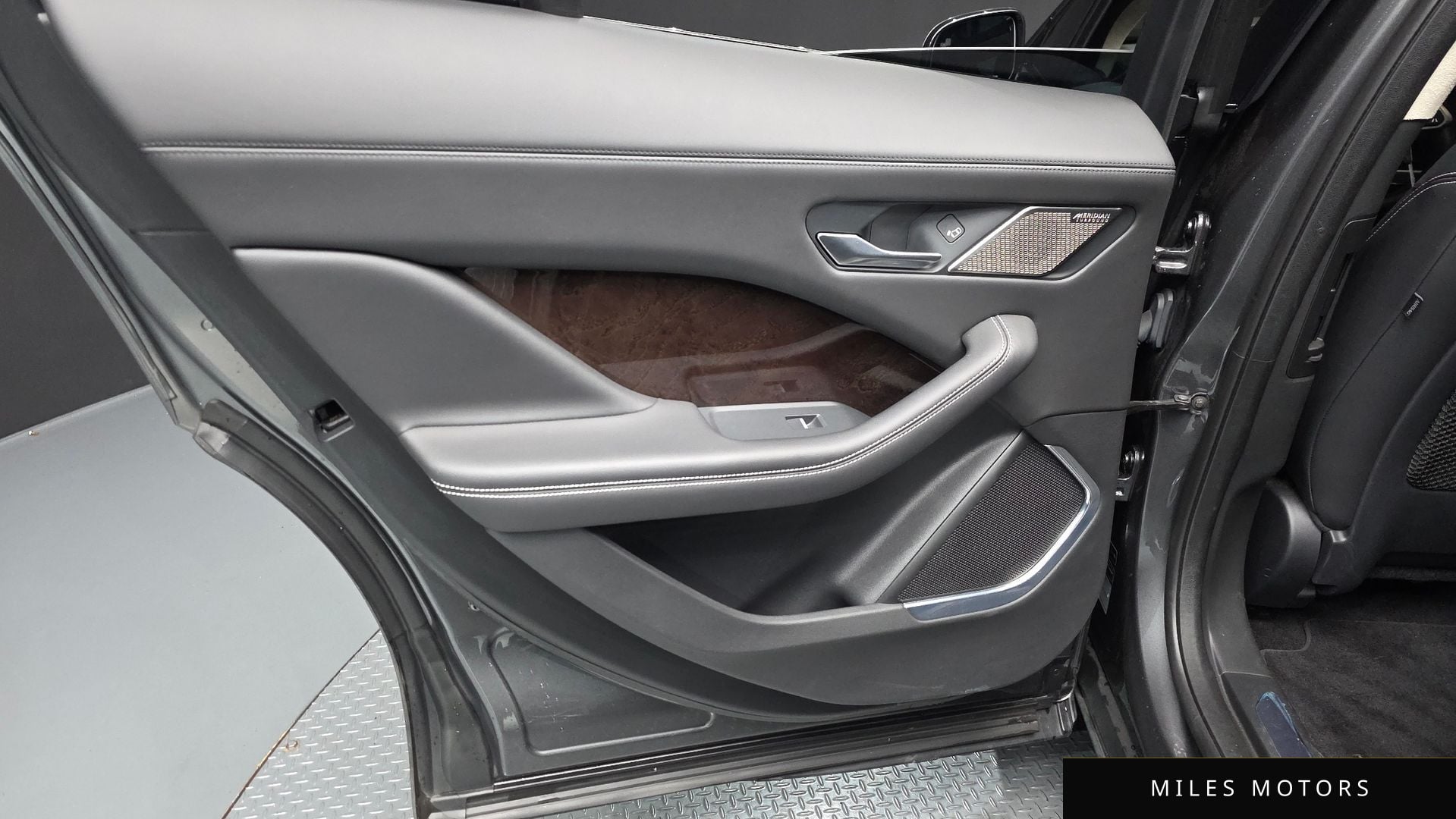 Jaguar I-PACE 2019 — миниатюра 15