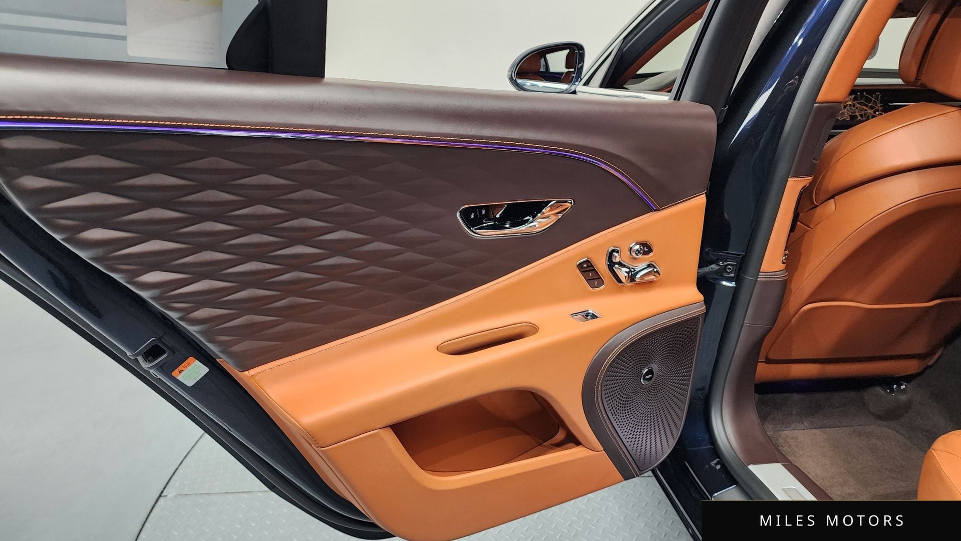 Bentley 플라잉스퍼 2023 — миниатюра 15