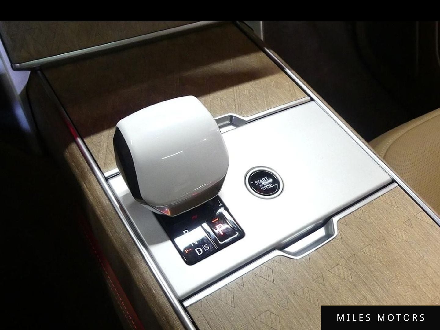 Land Rover Range Rover 2024 — миниатюра 9