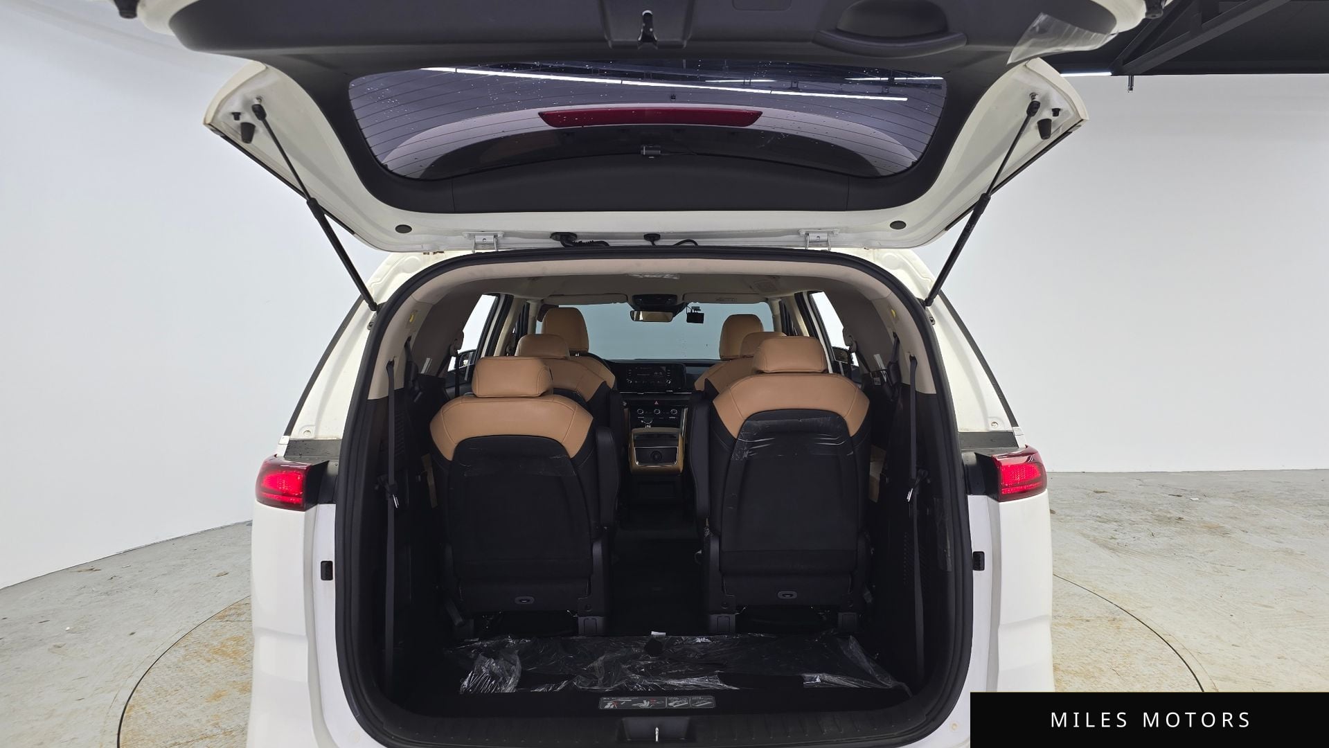 Kia Carnival 2023 — миниатюра 26