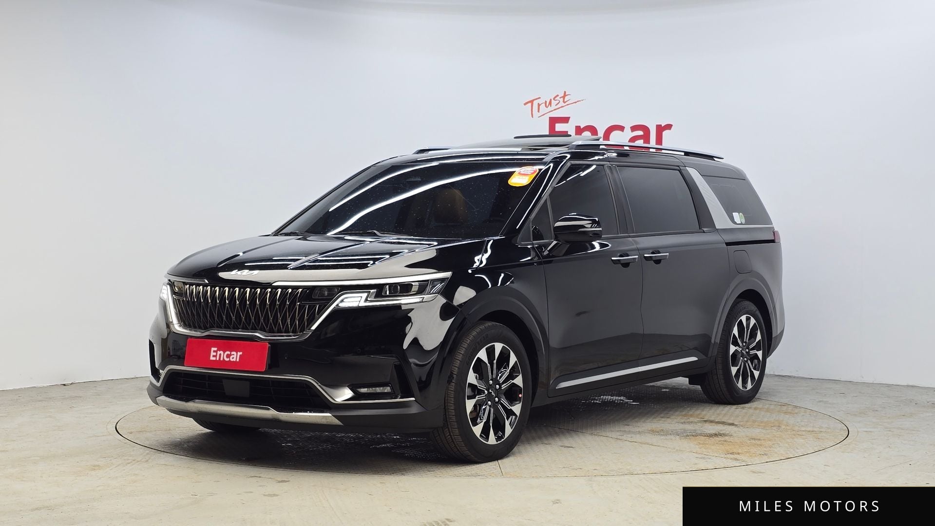 Kia Carnival 2023 — фото 1 из 12