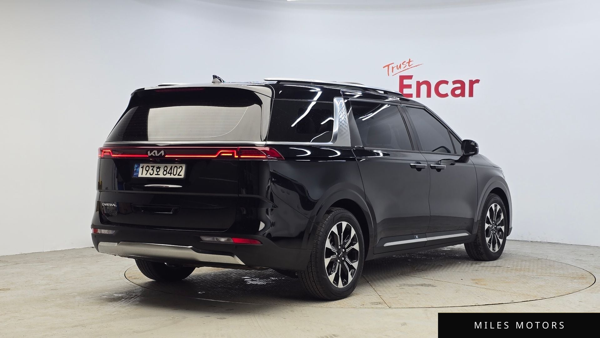 Kia Carnival 2023 — миниатюра 2