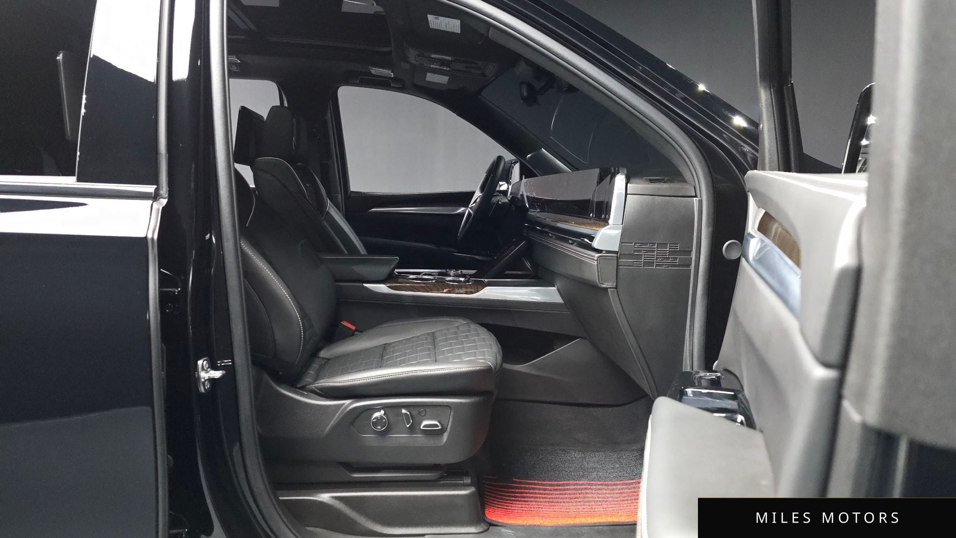 Cadillac Escalade 2025 — миниатюра 17