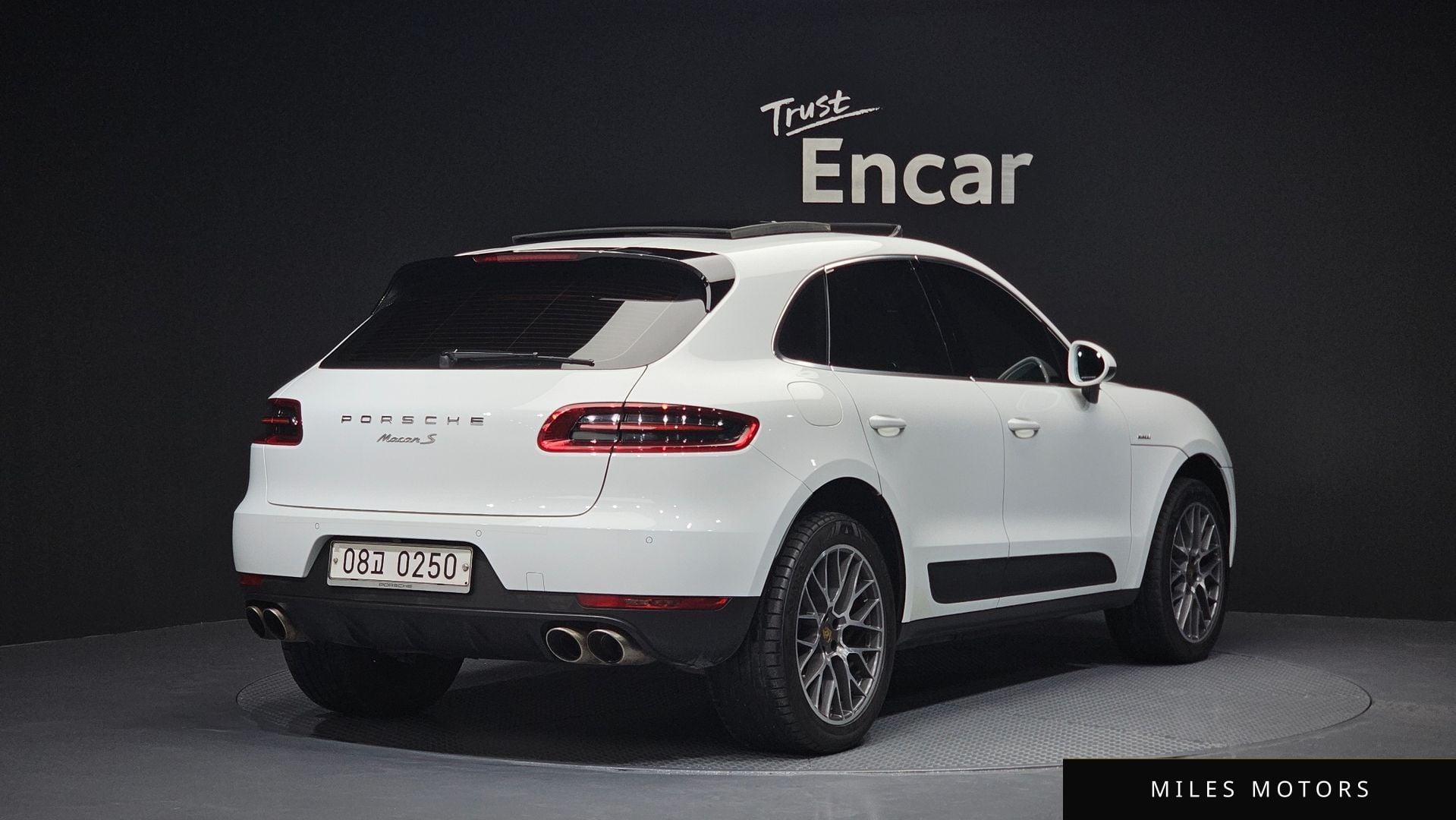 Porsche Macan 2017 — миниатюра 2