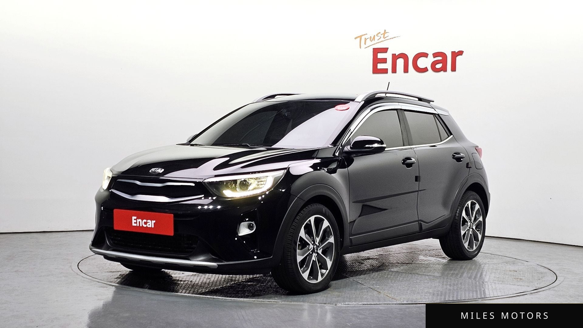 Kia Stonic 2018 — фото 1 из 12