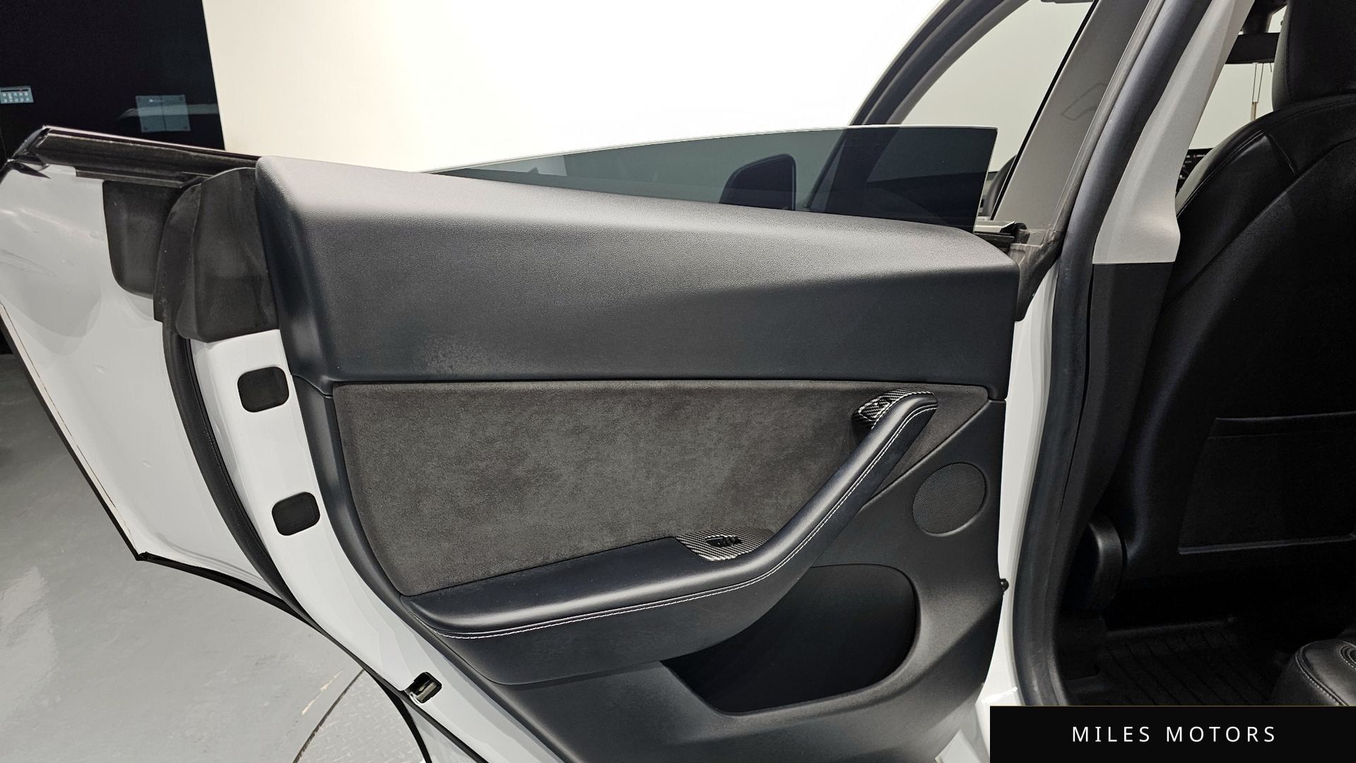 Tesla 모델 Y 2021 — миниатюра 15