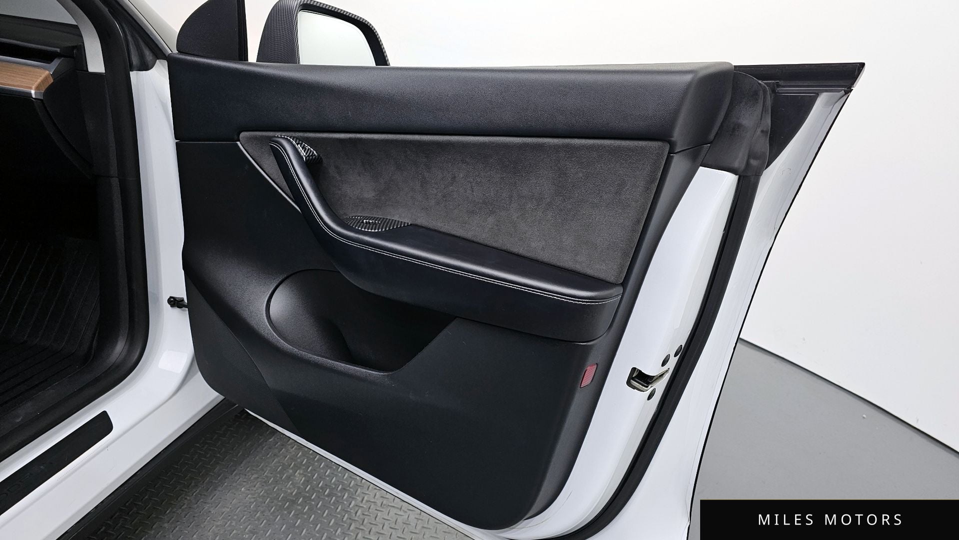 Tesla 모델 Y 2021 — миниатюра 27