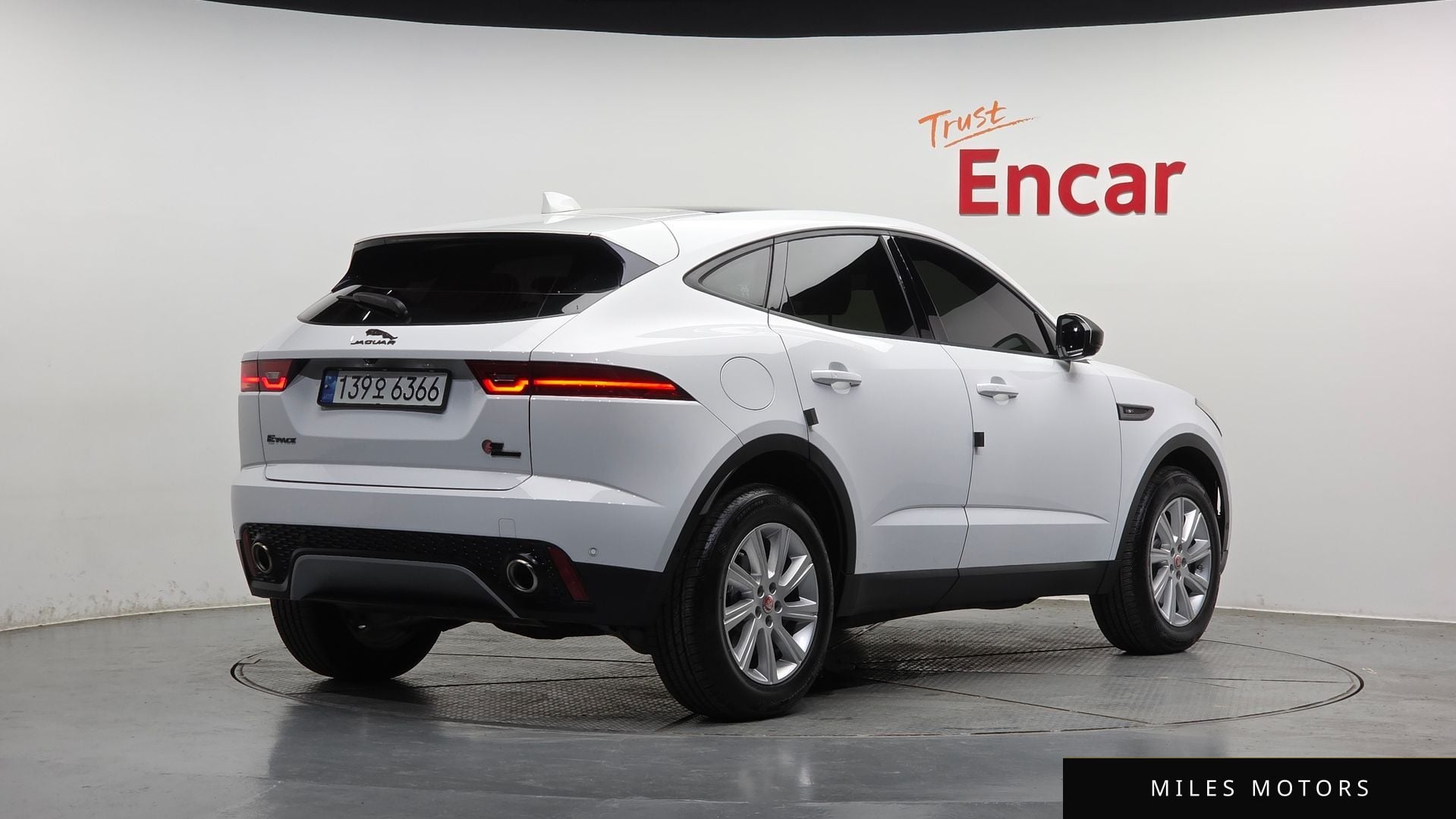 Jaguar E-PACE 2018 — миниатюра 2