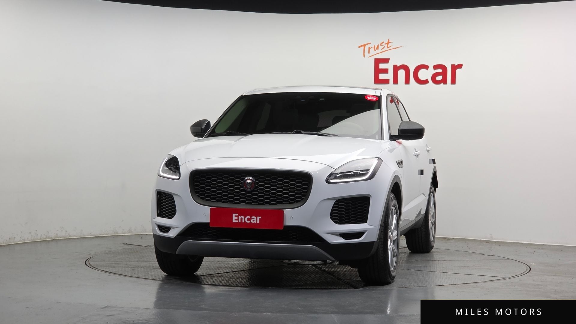 Jaguar E-PACE 2018 — миниатюра 3