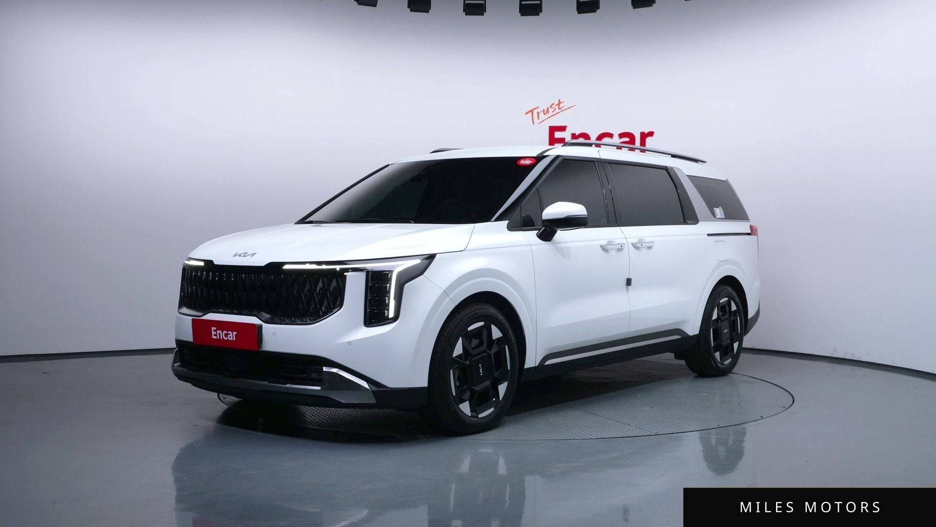 Kia Canival 2024 — фото 1 из 12