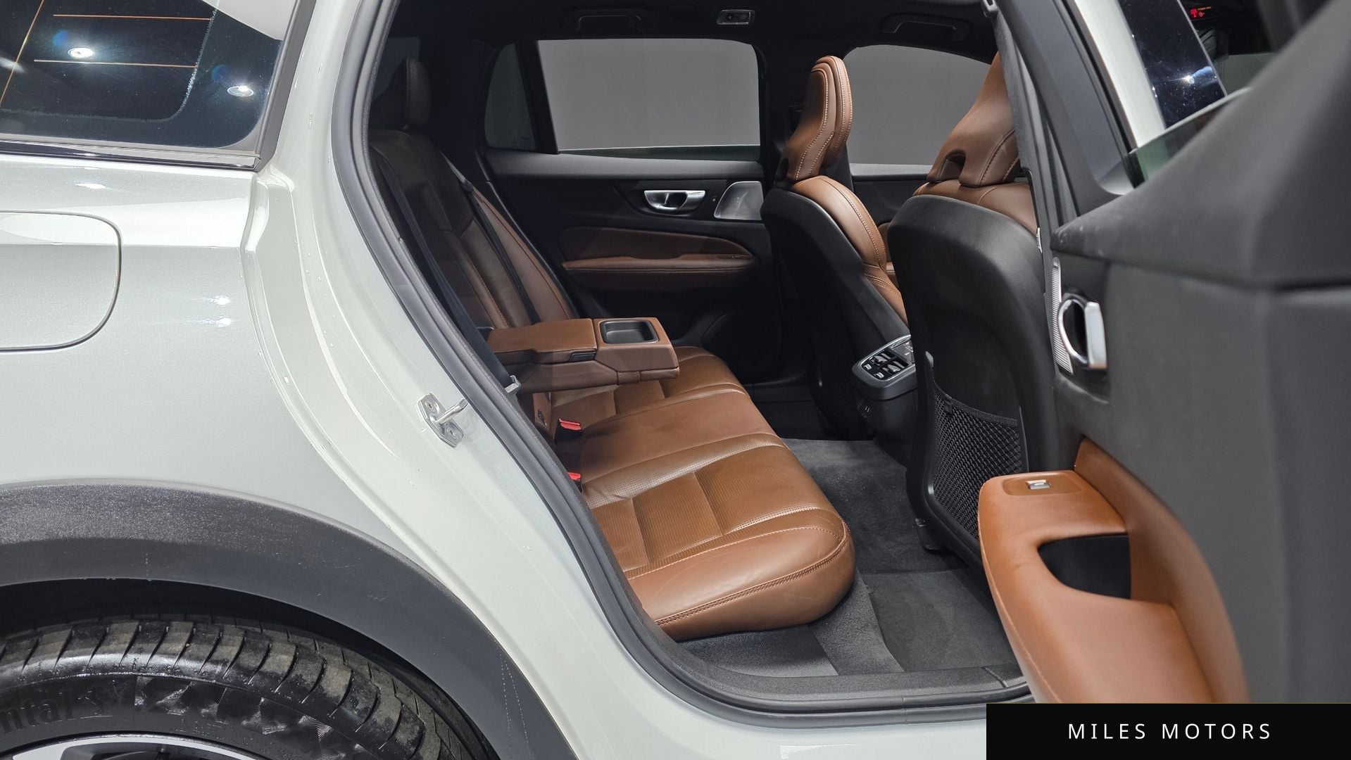 Volvo V60 크로스컨트리 2021 — миниатюра 18