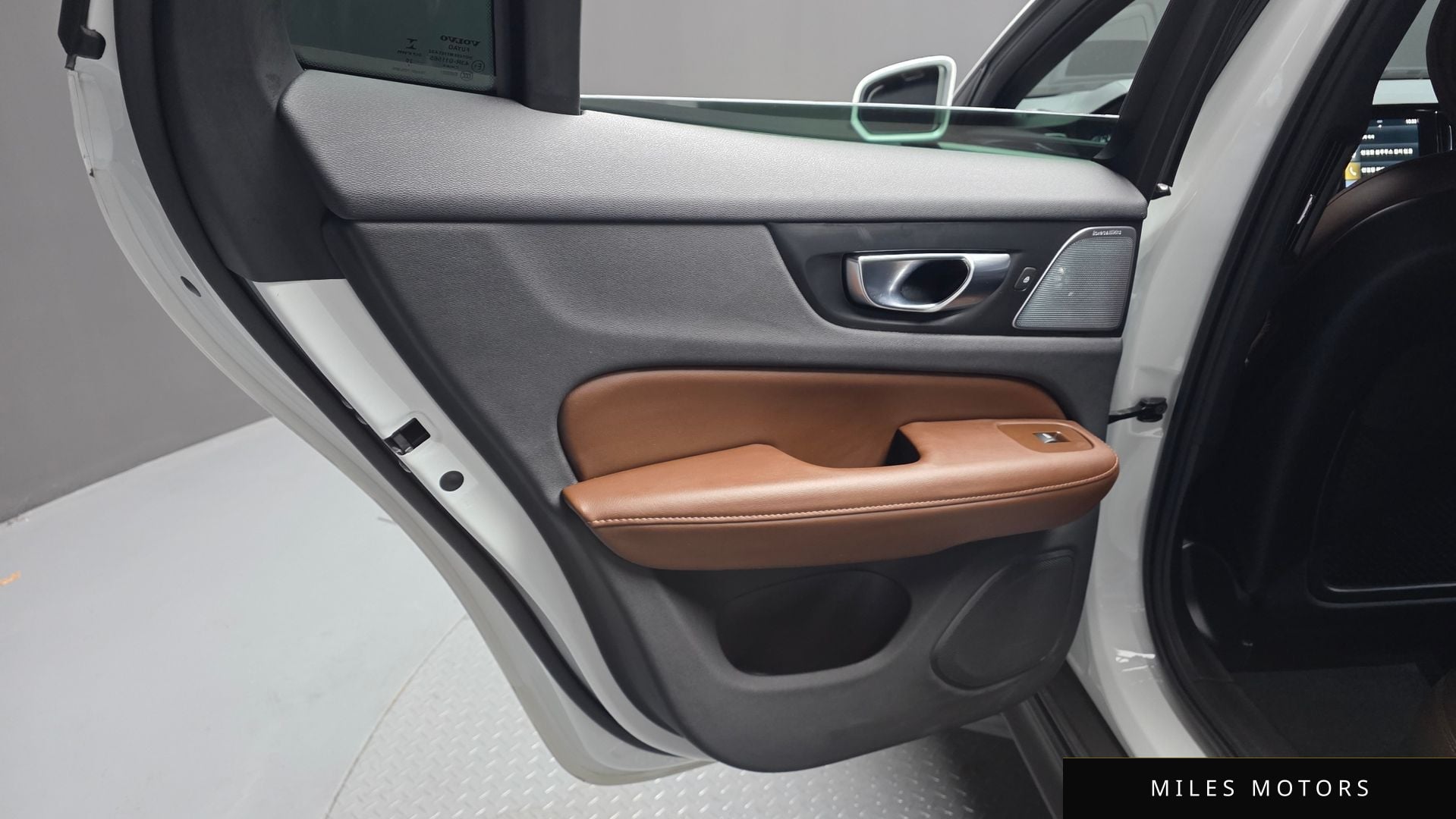 Volvo V60 크로스컨트리 2021 — миниатюра 15