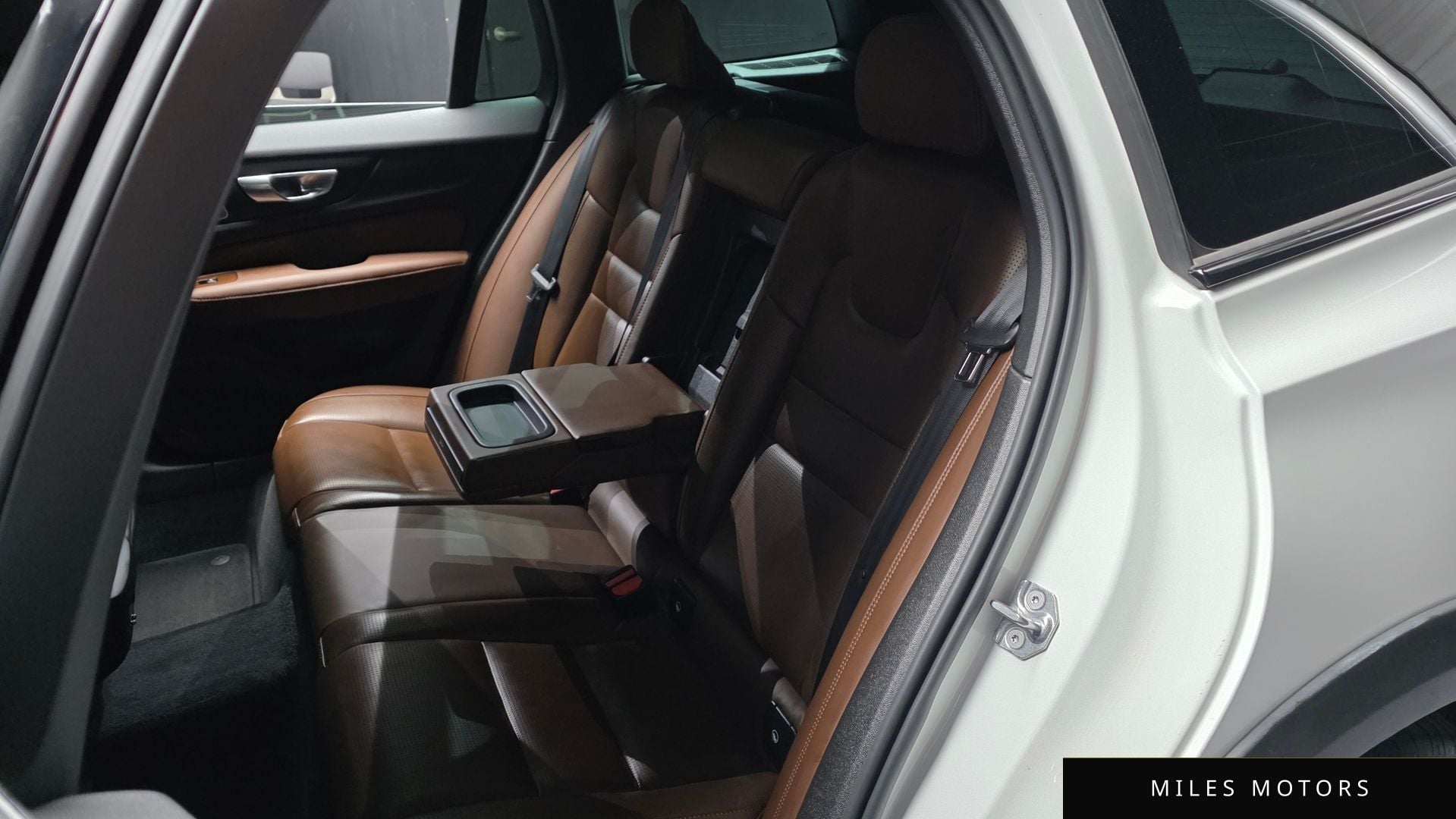 Volvo V60 크로스컨트리 2021 — миниатюра 16