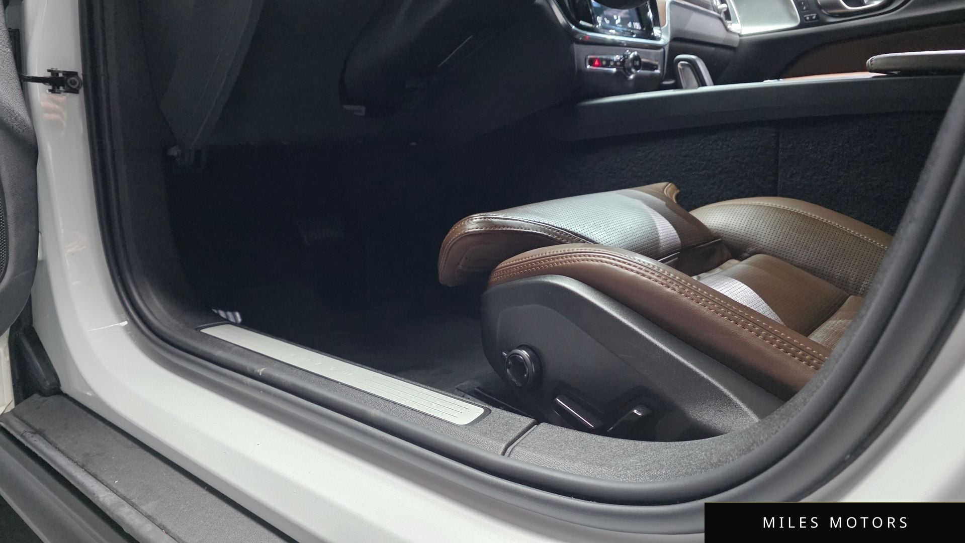 Volvo V60 크로스컨트리 2021 — миниатюра 31