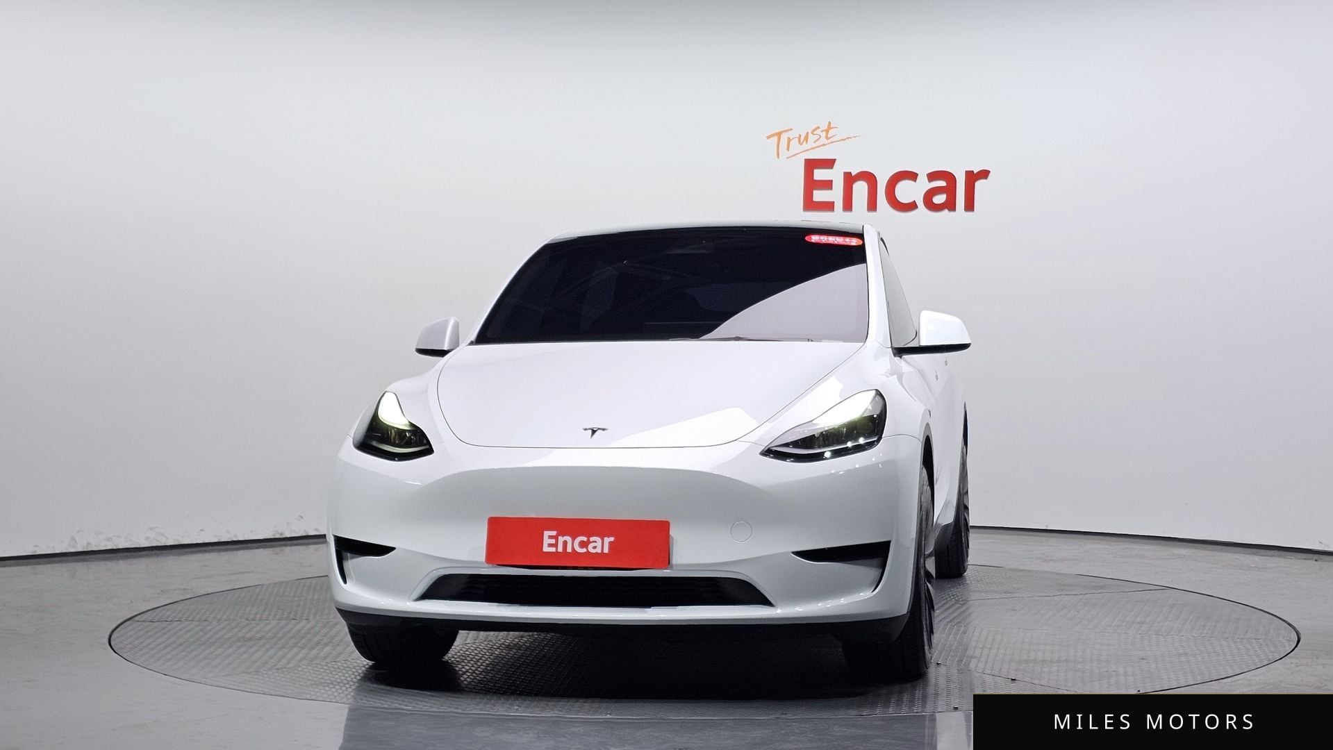 Tesla Model Y 2023 — миниатюра 2