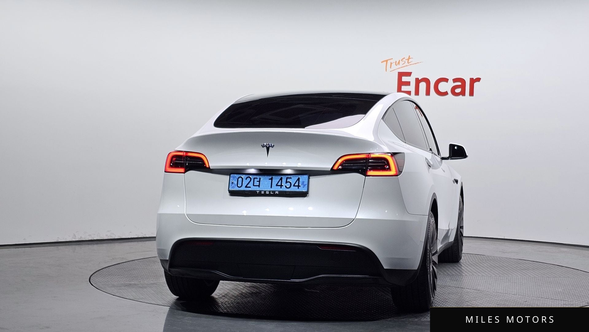 Tesla Model Y 2023 — миниатюра 3