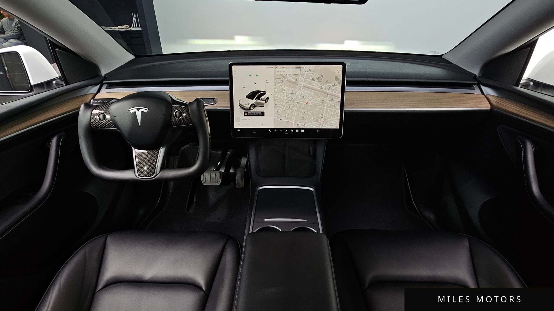 Tesla Model Y 2023 — миниатюра 9