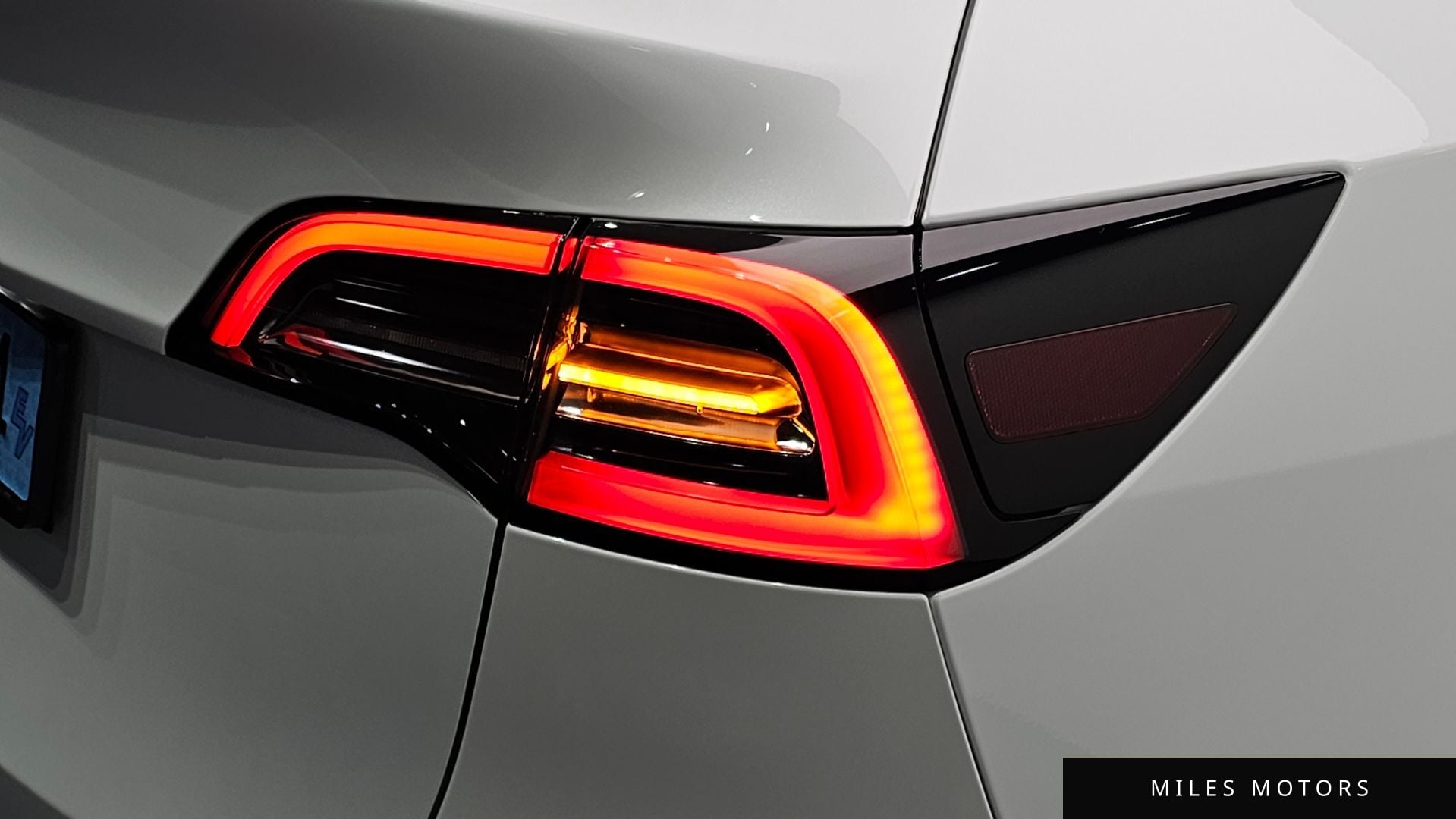 Tesla Model Y 2023 — миниатюра 8