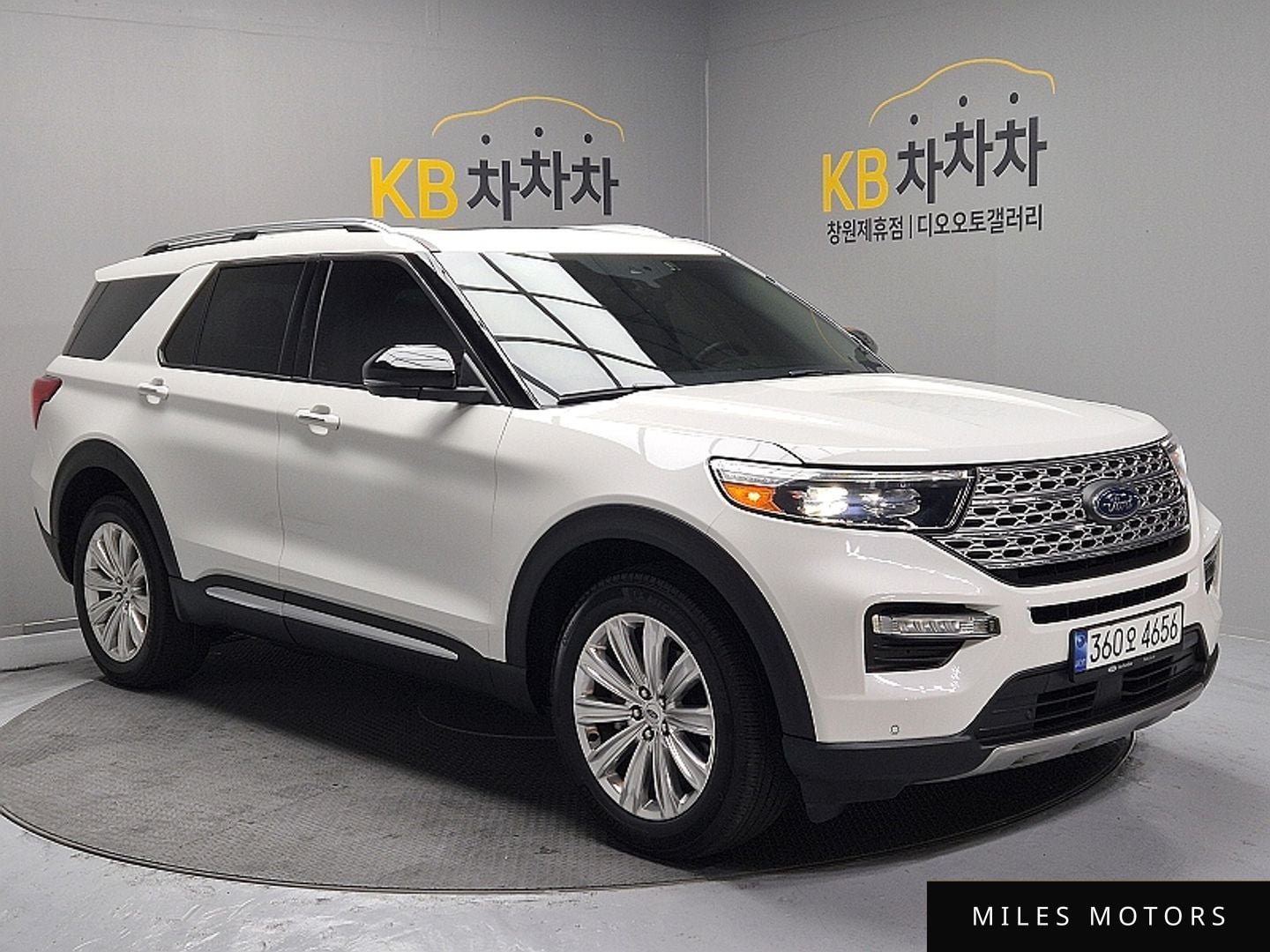 Ford Explorer 2022 — миниатюра 3