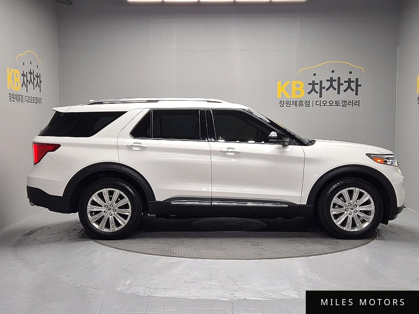 Ford Explorer 2022 — миниатюра 7