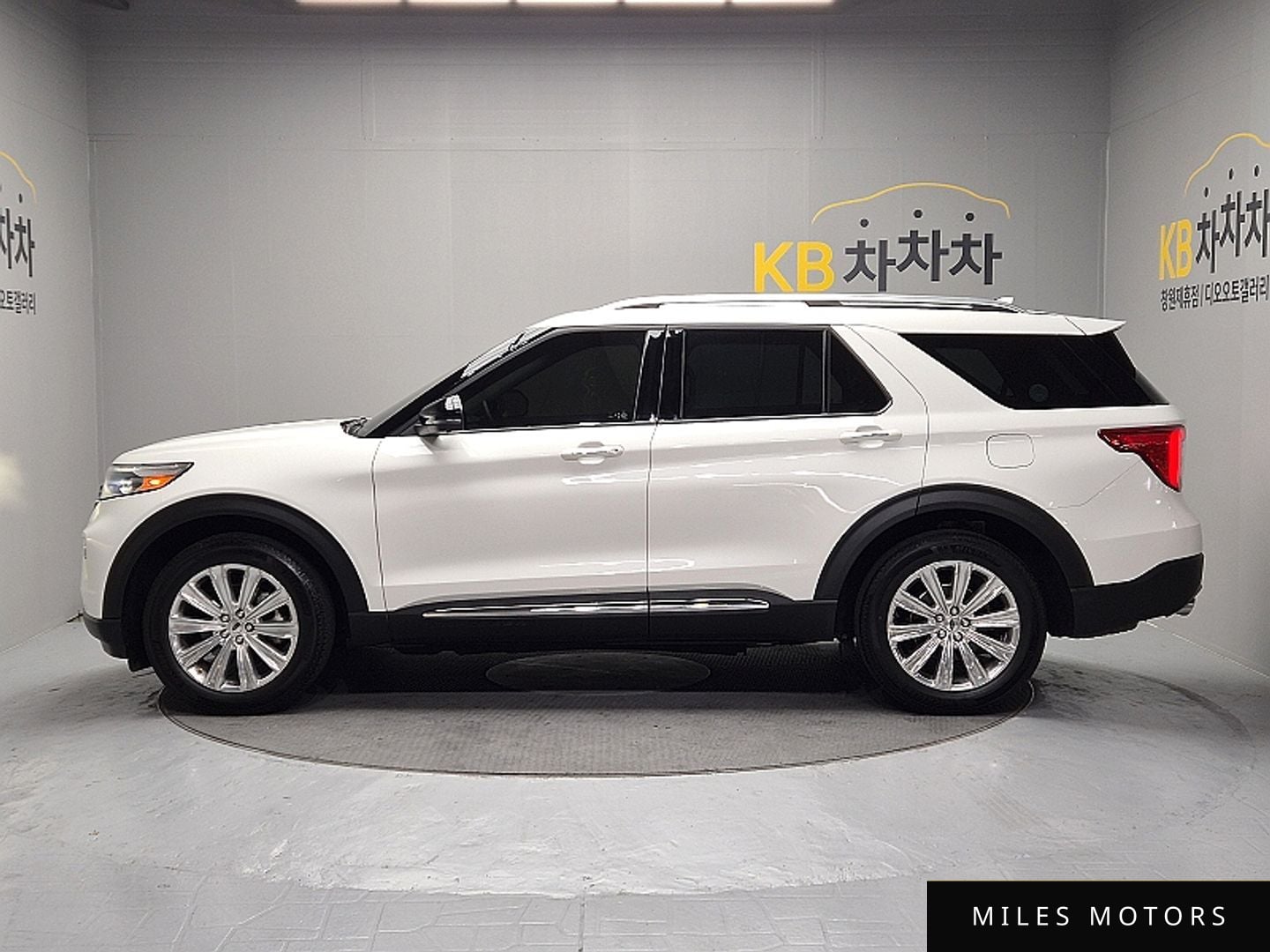 Ford Explorer 2022 — миниатюра 8