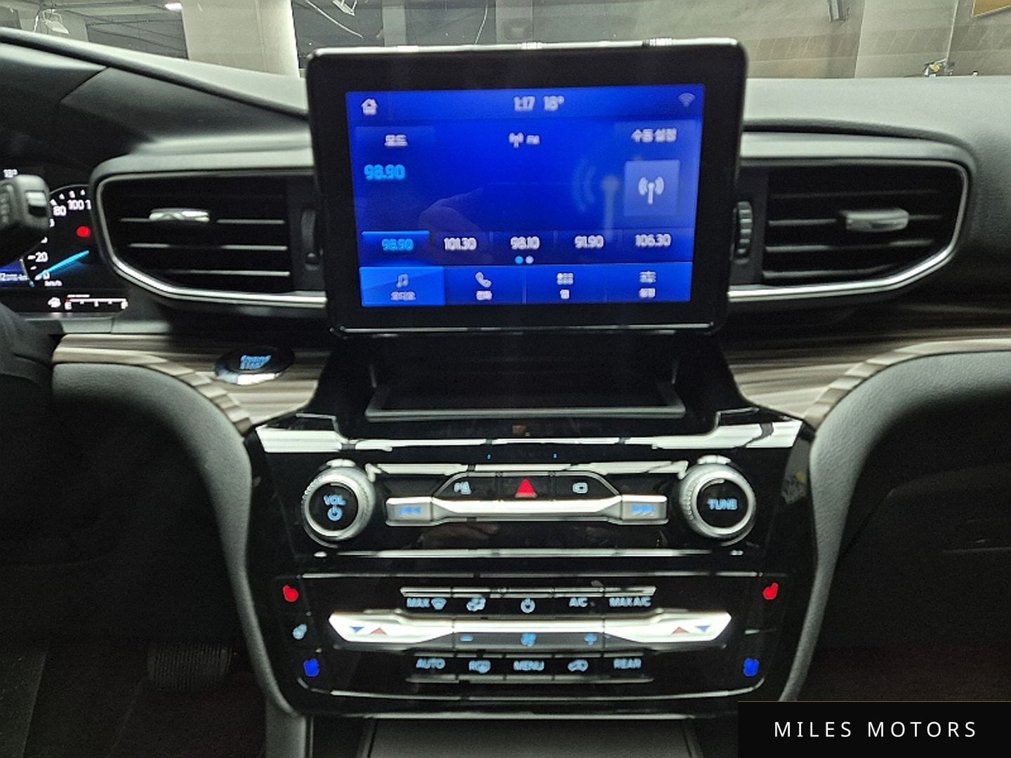Ford Explorer 2022 — миниатюра 12