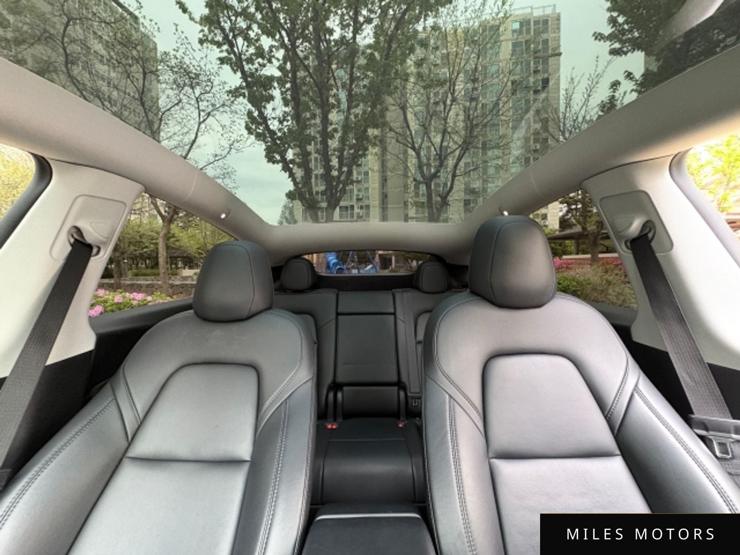 Tesla Model Y 2022 — миниатюра 8