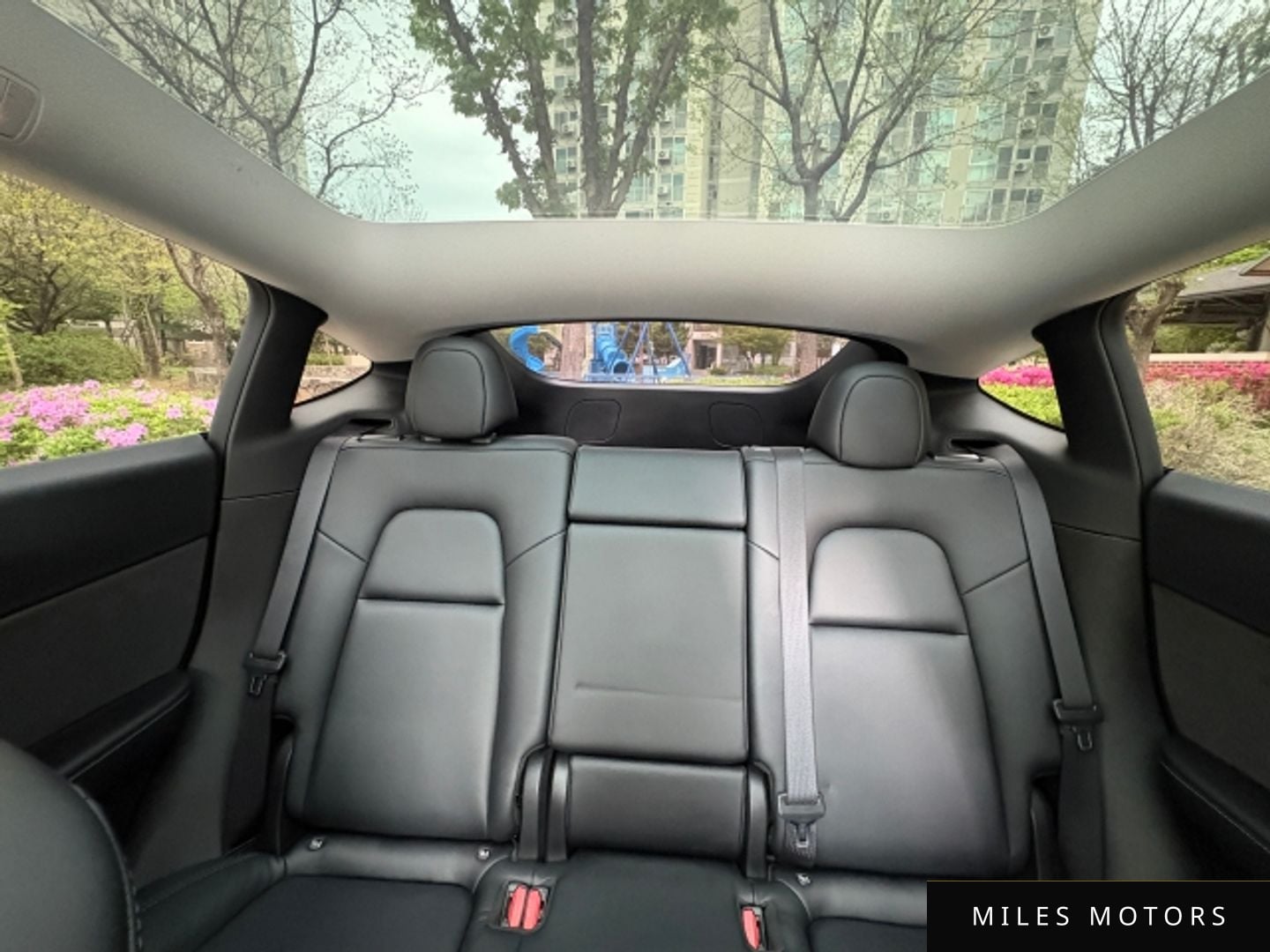 Tesla Model Y 2022 — миниатюра 9