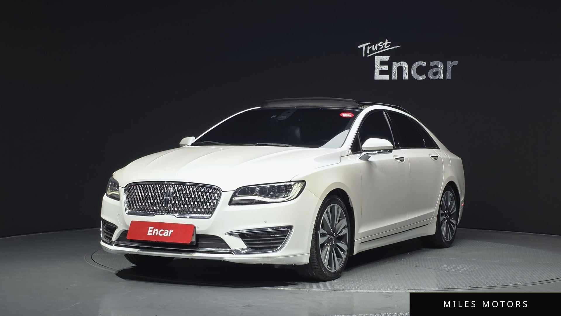 Lincoln MKZ 2017 — фото 1 из 12