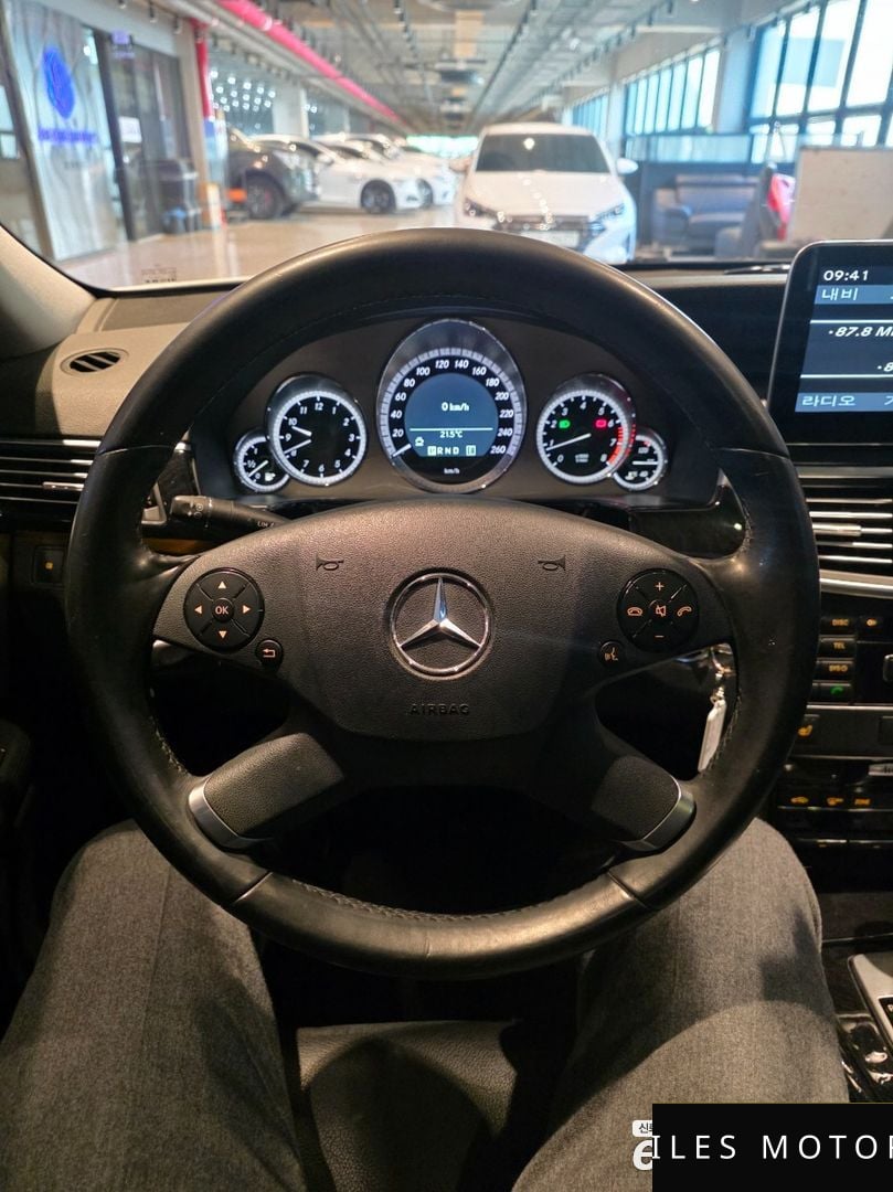 Mercedes-Benz E-Class W212 2011 — миниатюра 11