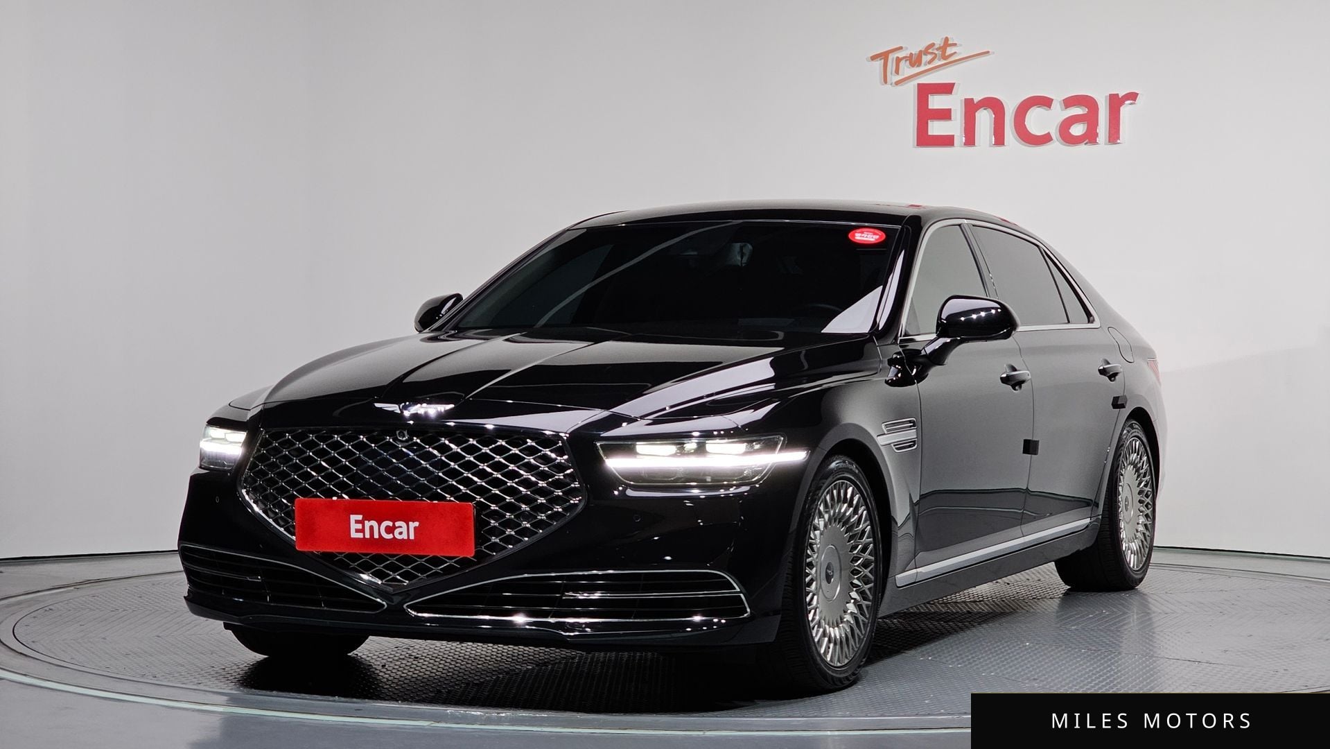 Genesis G90 2019 — фото 1 из 12