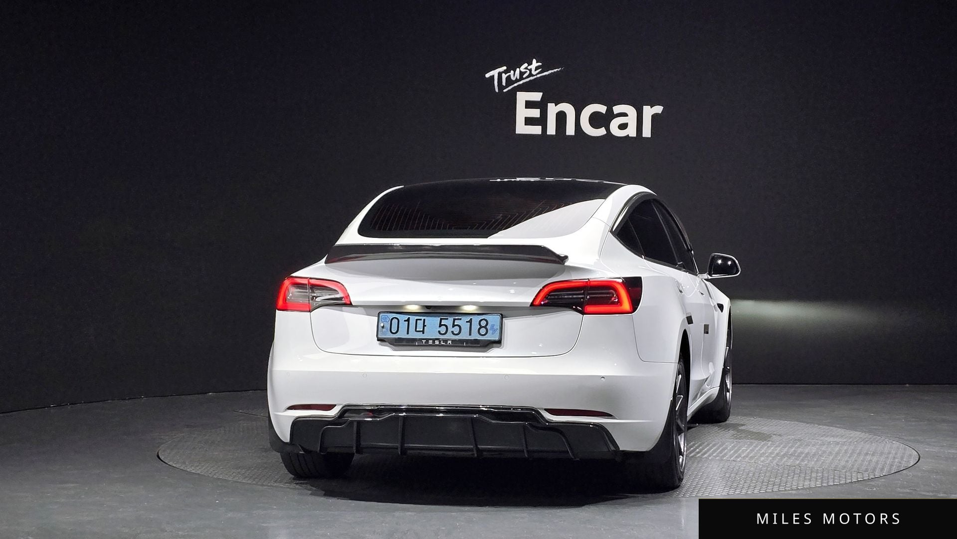 Tesla 모델 3 2020 — миниатюра 4