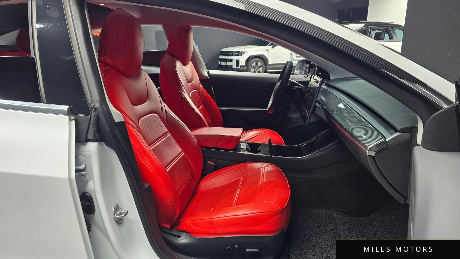 Tesla 모델 3 2020 — миниатюра 13