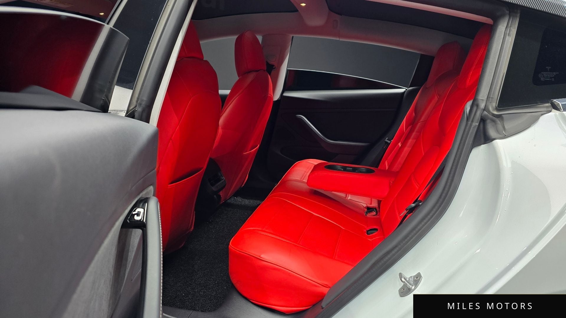 Tesla 모델 3 2020 — миниатюра 18