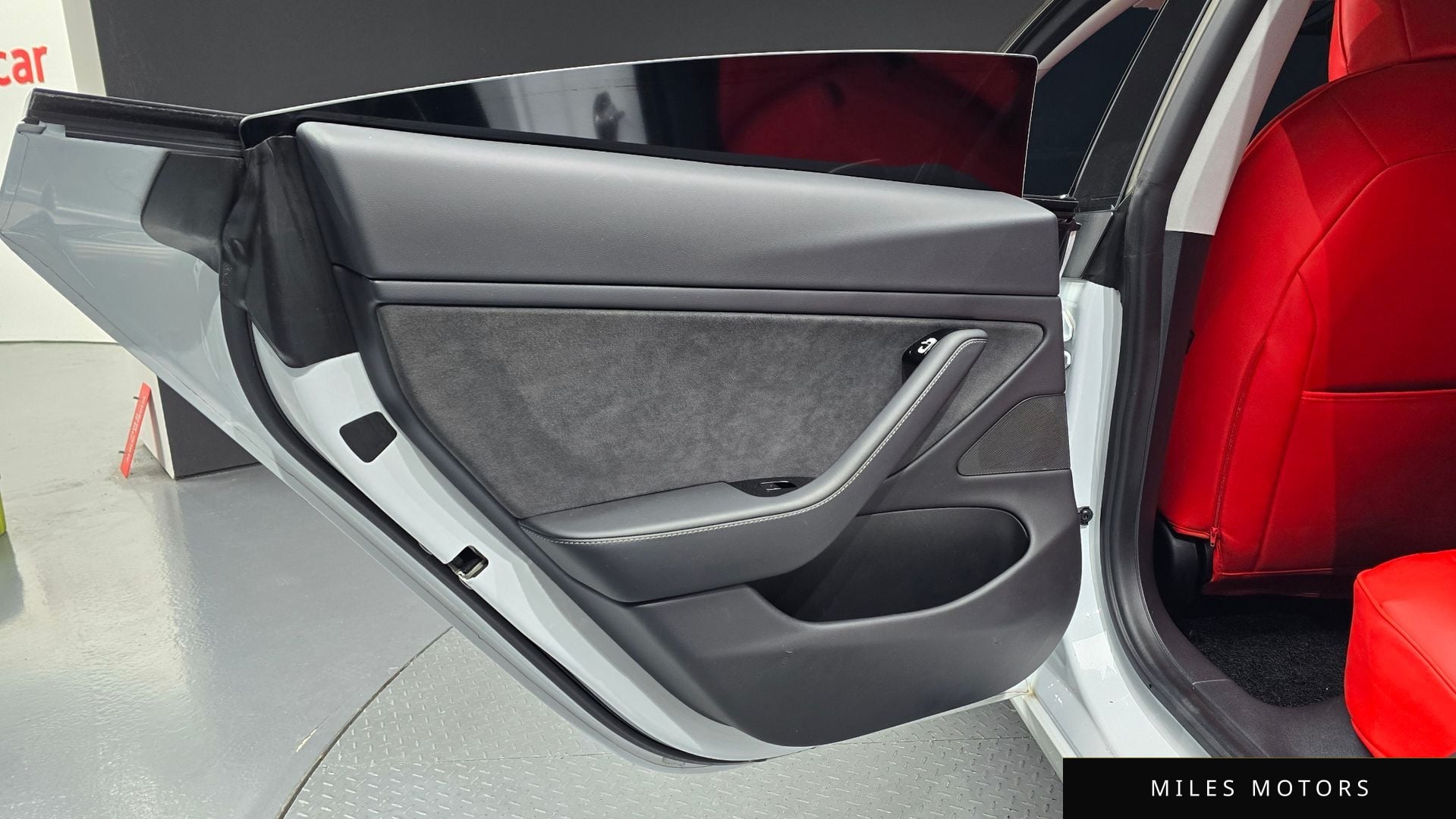 Tesla 모델 3 2020 — миниатюра 15