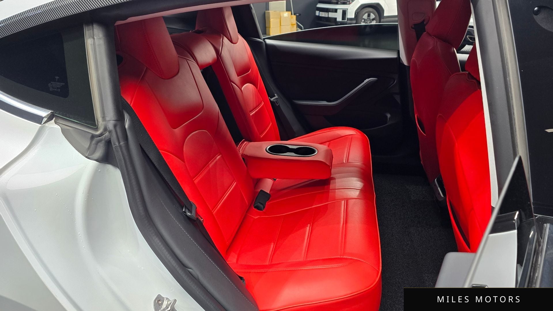 Tesla 모델 3 2020 — миниатюра 16