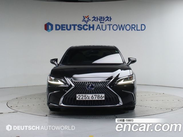 Лексус ES300h 2019 — миниатюра 3
