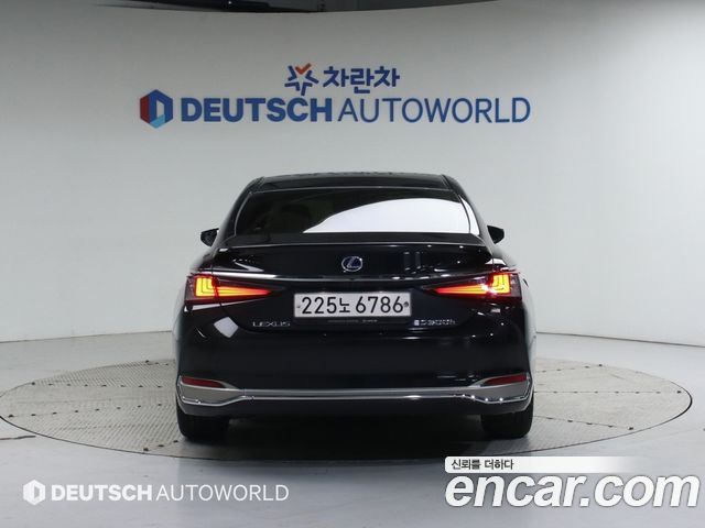 Лексус ES300h 2019 — миниатюра 4