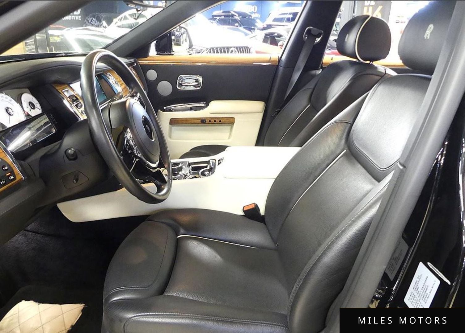 Rolls-Royce 고스트 2016 — миниатюра 8