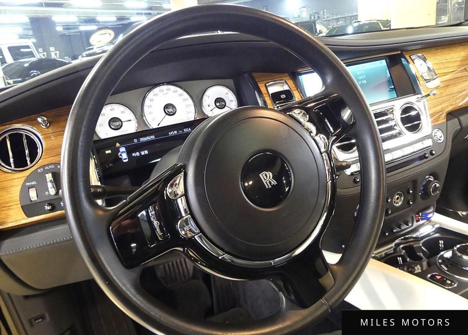 Rolls-Royce 고스트 2016 — миниатюра 12