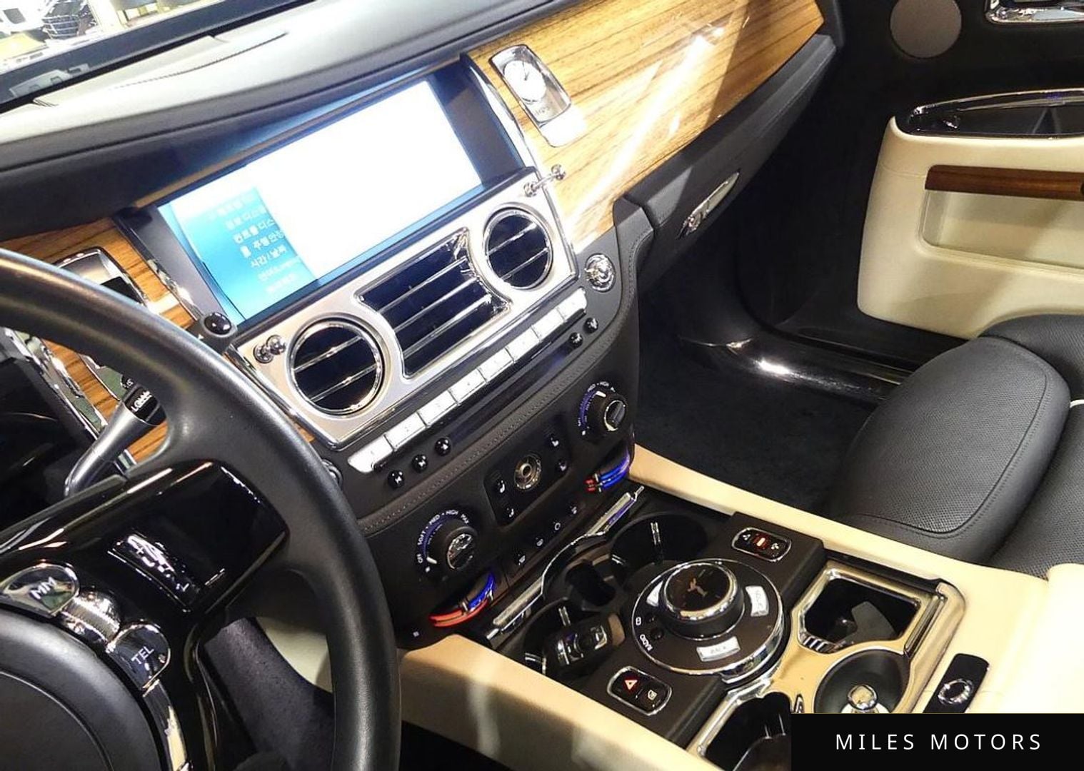 Rolls-Royce 고스트 2016 — миниатюра 13