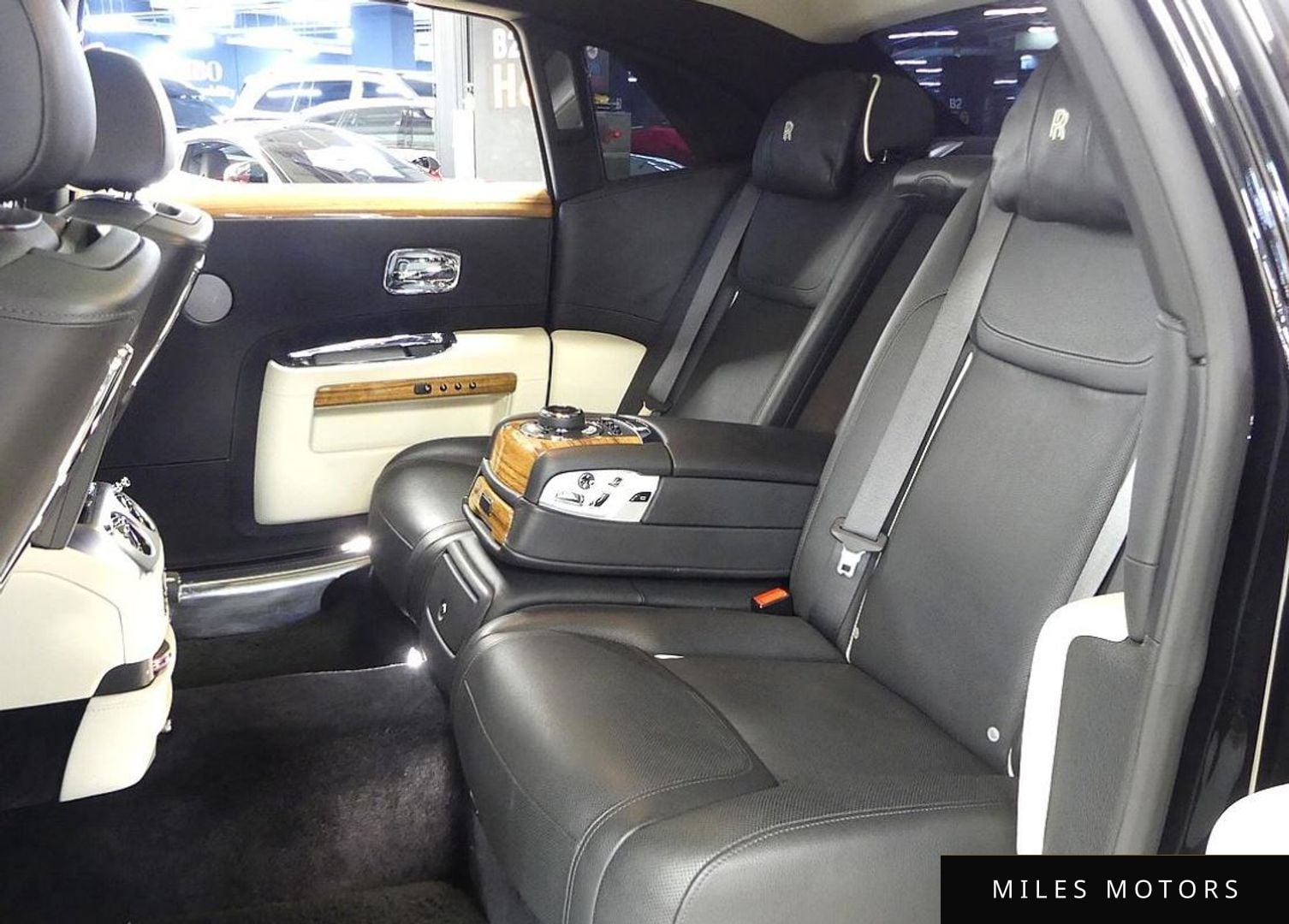 Rolls-Royce 고스트 2016 — миниатюра 18