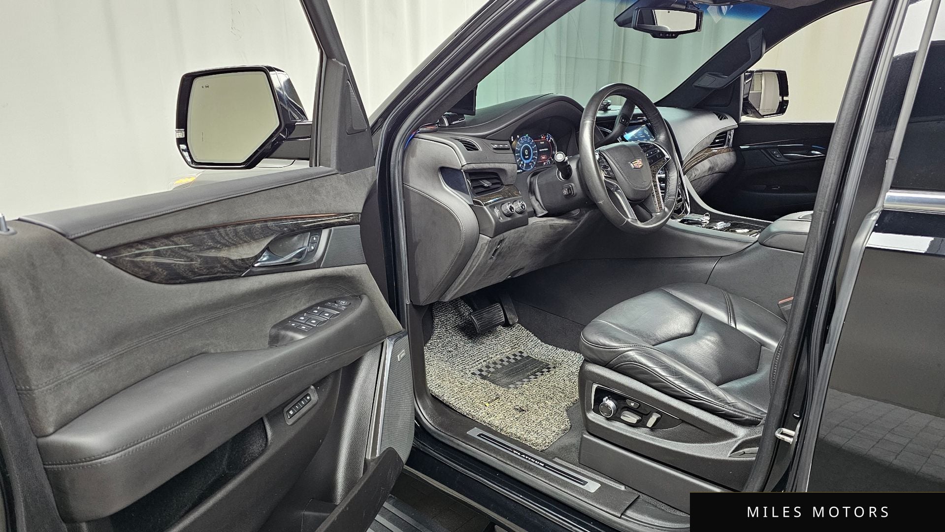 Cadillac Escalade 2016 — миниатюра 10
