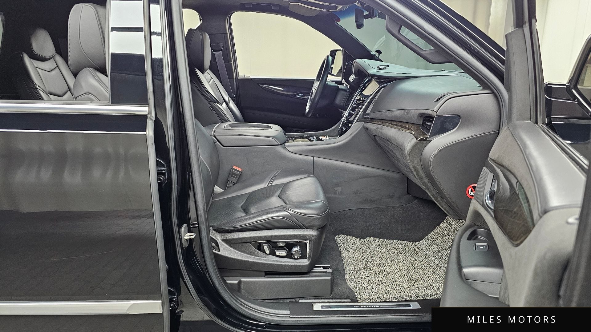 Cadillac Escalade 2016 — миниатюра 11