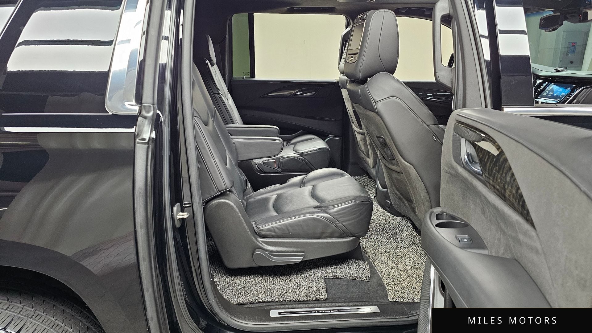 Cadillac Escalade 2016 — миниатюра 12