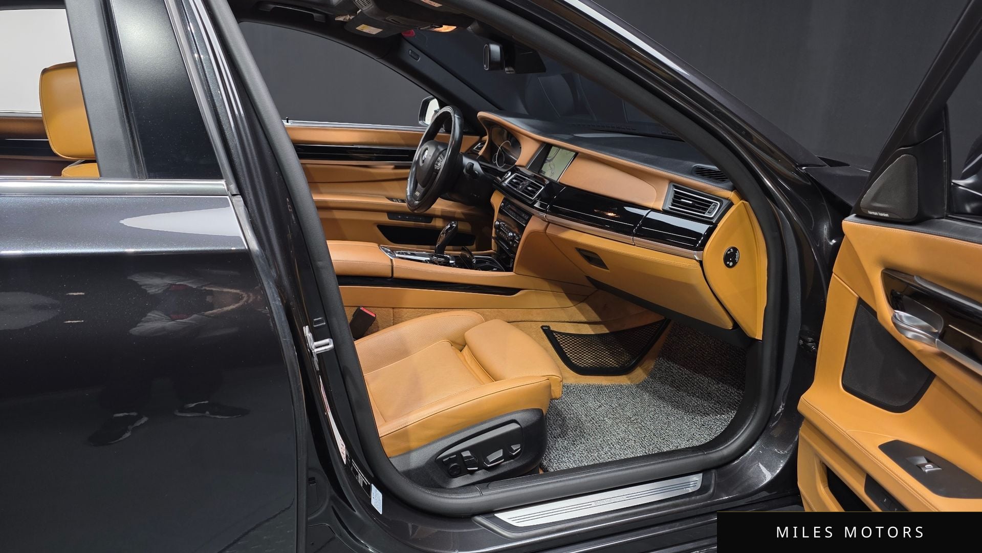 BMW 7 Series (F01) 2015 — миниатюра 11