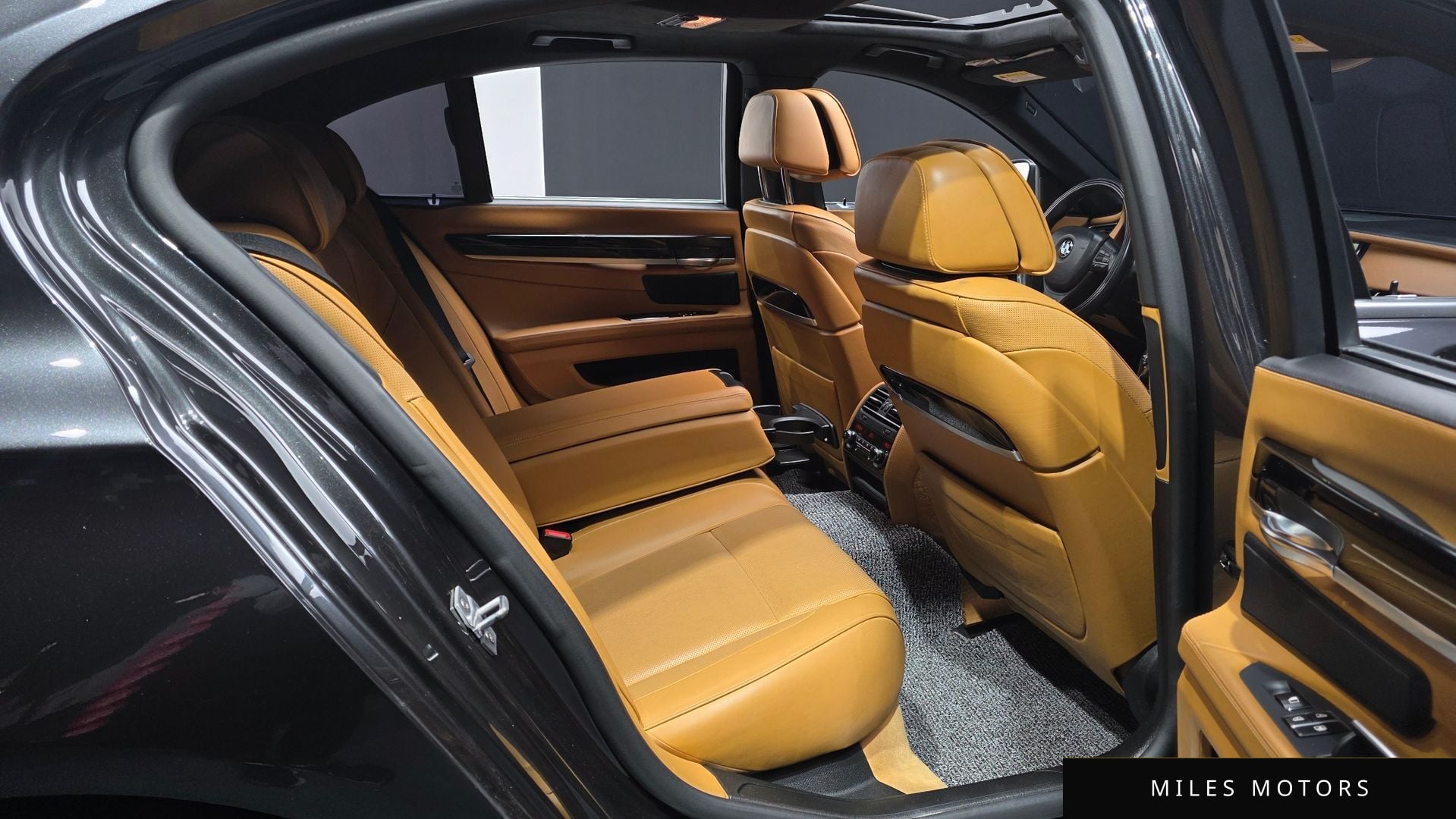 BMW 7 Series (F01) 2015 — миниатюра 12