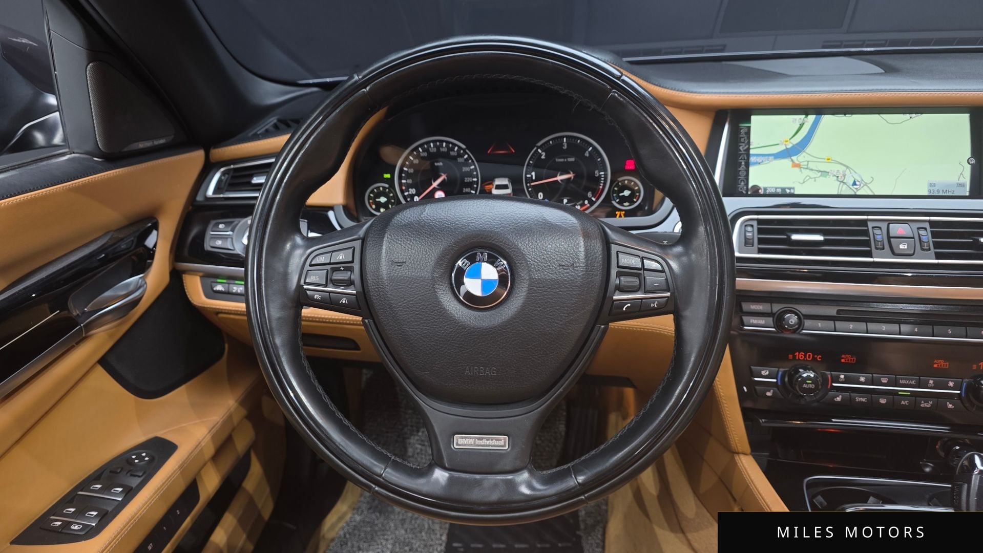 BMW 7 Series (F01) 2015 — миниатюра 13